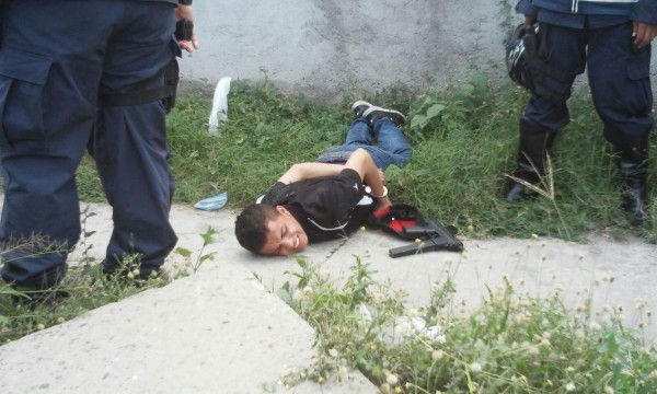 Tras persecución capturan a hondureño con ametralladora