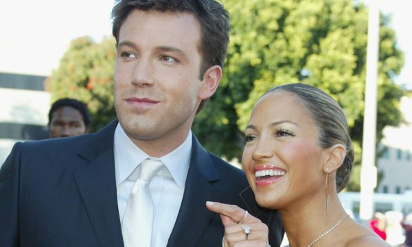 ¡Ya es oficial! Jennifer López y Ben Affleck posan juntos en la fiesta de una amiga