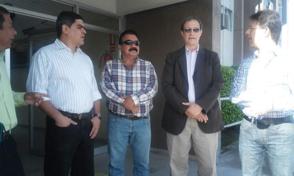 Liberales llegan a la CSJ para oponerse a la reelección  