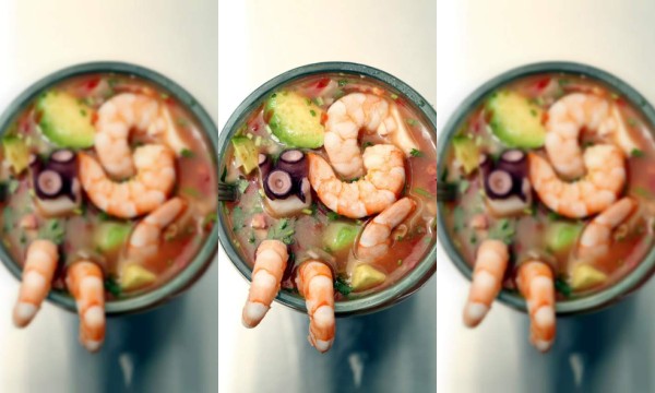 Cómo hacer coctel de camarones con aguacate