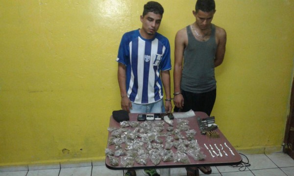 Capturan a dos jóvenes con droga en La Lima