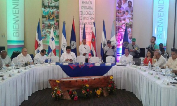 Secretarios de educación y de cultura de CA se reúnen en Tela