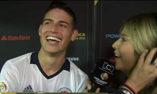 Bella periodista 'coqueteó' con James en plena entrevista