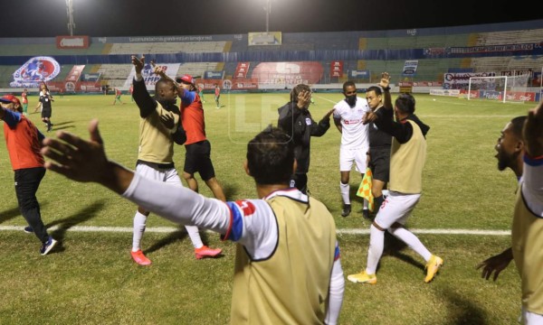 ¡Polémica! Árbitros rectificaron y le invalidaron gol al Olimpia ante Marathón.