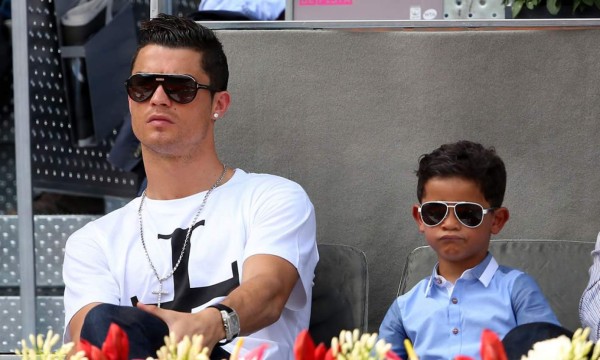El hijo de Cristiano Ronaldo parece el clon de su papi cuando era