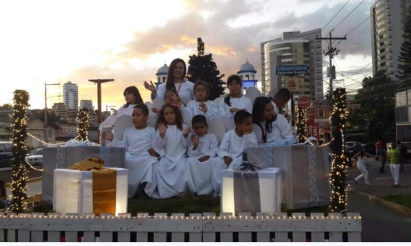 Calles de Tegucigalpa se llenan de color y alegría con la Navidad Catracha