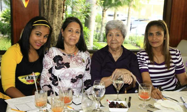 Karina Dieck despide su soltería