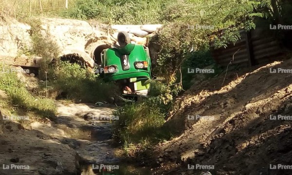 Matan a conductor de mototaxi y lo lanzan junto al vehículo a una cuneta en Choloma