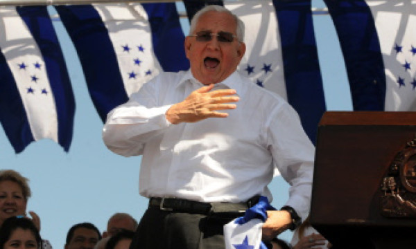 'Dios es hondureño': Presidente Micheletti