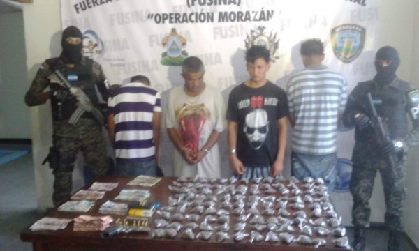 Capturan a 4 personas por supuesta distribución de droga