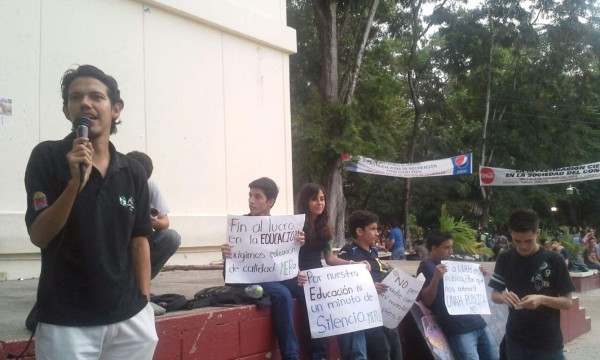 Universitarios se pronuncian en contra de reformas académicas