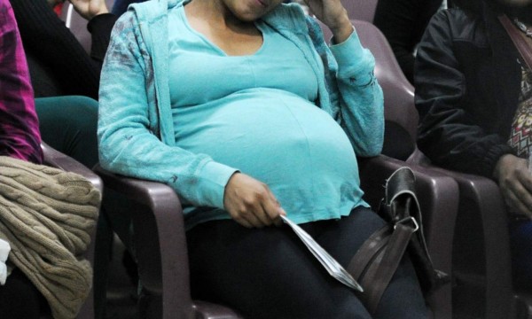 Monitorean a hondureña embarazada con síntomas de zika