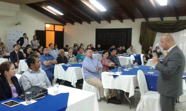 Con 60 empresas inician las microfranquicias