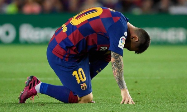 ¡Messi se marchó lesionado en el duelo Barcelona - Villareal!