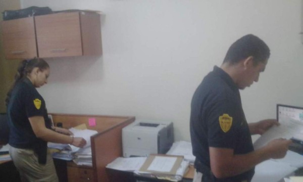 Decomisan documentos en el IHSS por denuncia de compras sobrevaloradas de carros
