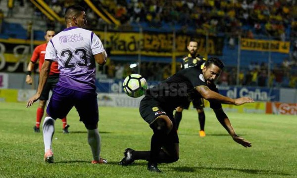 Real España vuelve a sonreír y le propina otra derrota al Real de Minas