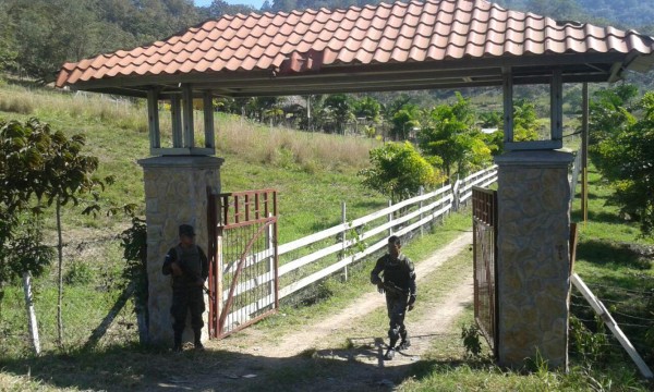 Incautan dos casas y un terreno en Copán