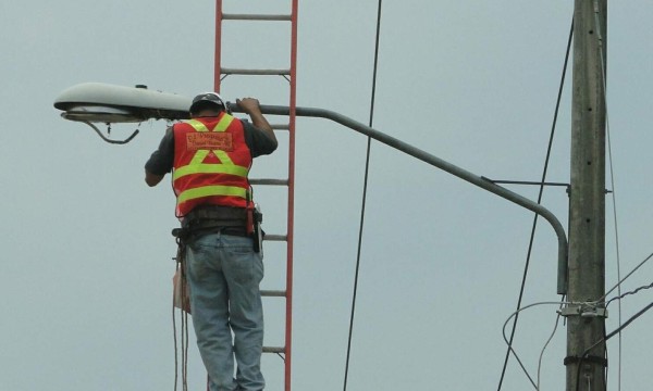 Municipalidad de Puerto Cortés busca administrar el servicio de alumbrado público