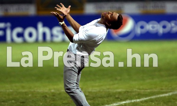 Pavón puede ser reemplazado en Vida por DT de la escuela de Lavolpe