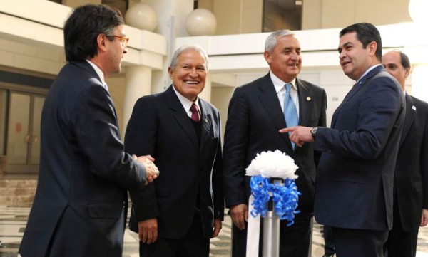 Presidente de Honduras llega a Guatemala para reunión con Joseph Biden