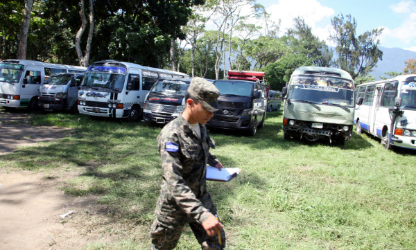 Decomisan 39 buses por operar ilegalmente