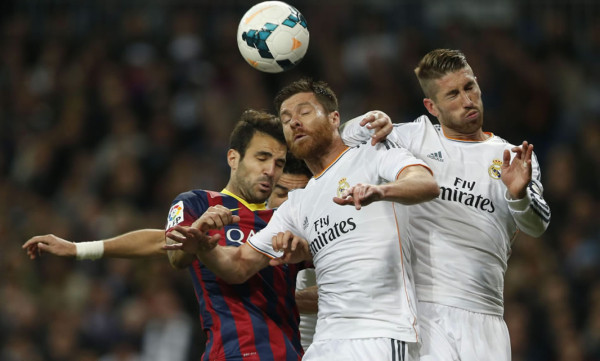 Messi resucita al Barça y lo reengancha a la lucha por el título