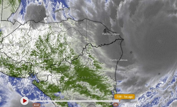 Huracán ETA deja lluvias torrenciales, inundaciones y daños al acercarse a Honduras