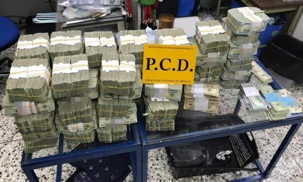 Costa Rica decomisa 1 millón de dólares en furgón procedente de Honduras