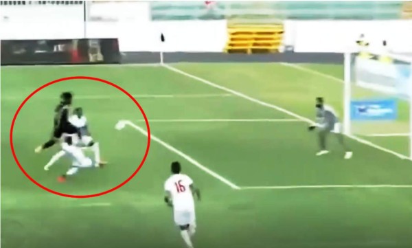 Video: El autogol de Carlos Pineda que abrió el marcador en el clásico Motagua-Olimpia