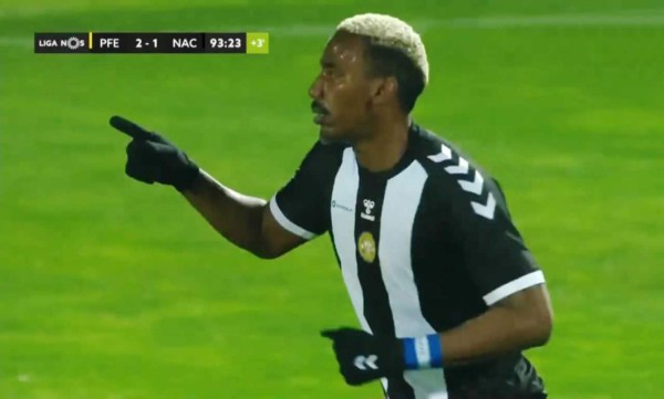 Bryan Róchez le marcó gol al Paços de Ferreira, pero el CD Nacional perdió.