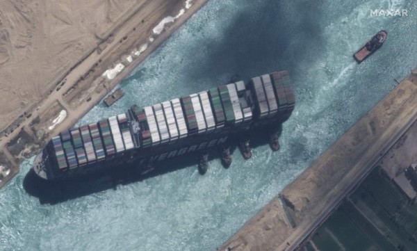 Fin de los enormes embotellamientos marítimos en el canal de Suez