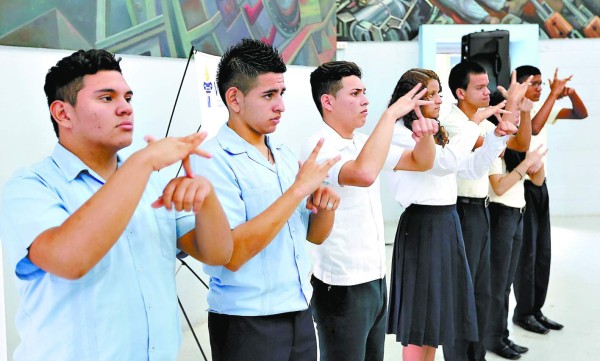 Interpretarán el Himno Nacional por medio de señas