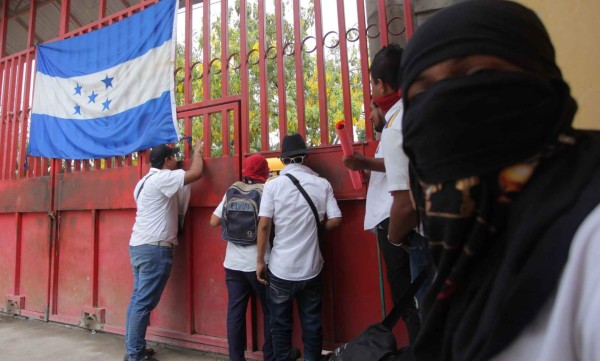 Estudiantes anuncian tomas de calles y peajes