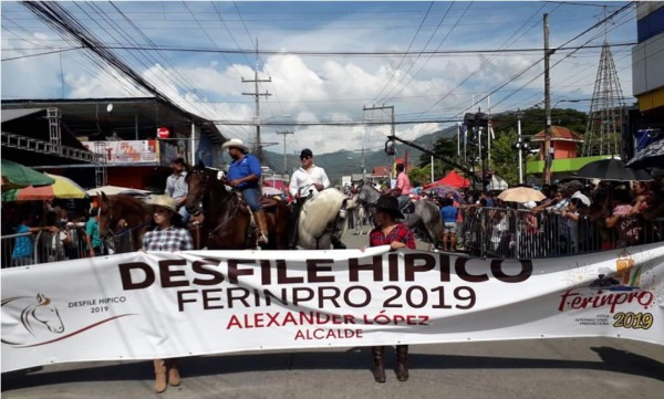 El Progreso celebra el cierre de la feria con desfile hípico y de carrozas