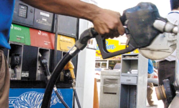 Rebaja de 22 centavos al galón de gasolina superior