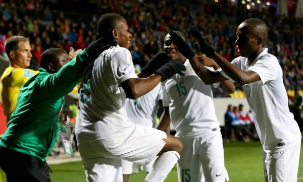 Nigeria golea a Chile y sella su pase a octavos de final