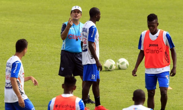 Jorge Luis Pinto exige movilidad a jugadores de la Selección de Honduras