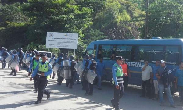 Conductores provocan caos en bulevar del este de San Pedro Sula