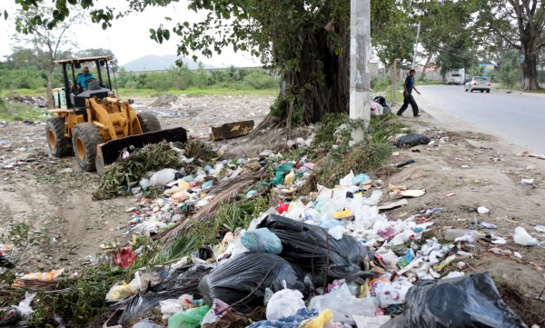 Carreteros tienen de basurero a la colonia Santa Martha y zonas aledañas