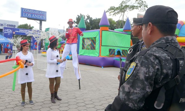 Con actividades recreativas, la Policía Nacional busca acercarse a la población