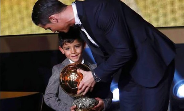 VIDEO: ¿Quién es el mejor del mundo para el hijo de Cristiano Ronaldo?