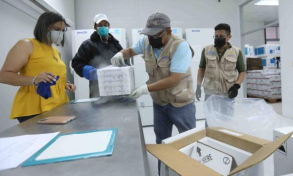 Honduras recibe 105.300 vacunas de sexta entrega de Pfizer