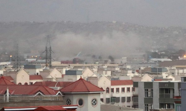 Isis se atribuye atentado en aeropuerto de Kabul que mató a 12 soldados de EEUU