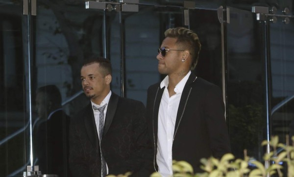Fiscalía pide dos años de cárcel para Neymar por presunto fichaje fraudulento