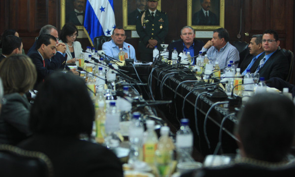 Hay intereses políticos tras isla Conejo: Lobo