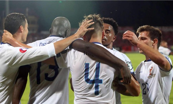 Portugal venció agónicamente a Albania y se acerca a la Euro