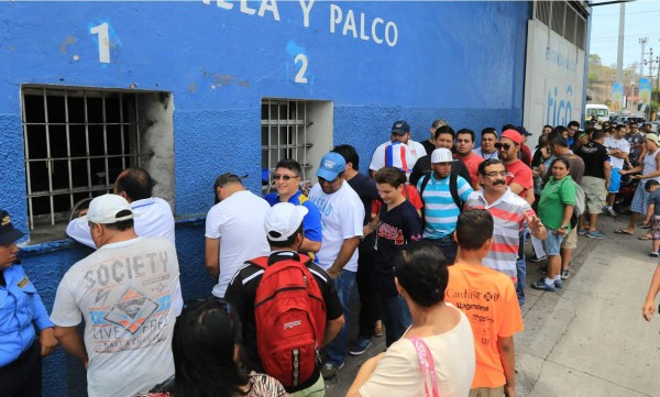 Locura total para adquirir boletos a la gran final Olimpia-Real Sociedad