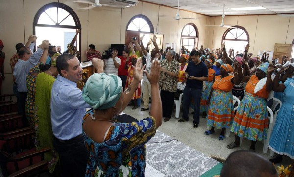 Orgullosos y bailando punta, garífunas ceibeños inician mes de la Herencia Africana