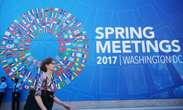 Incertidumbre y commodities frenan a América Latina en 2017