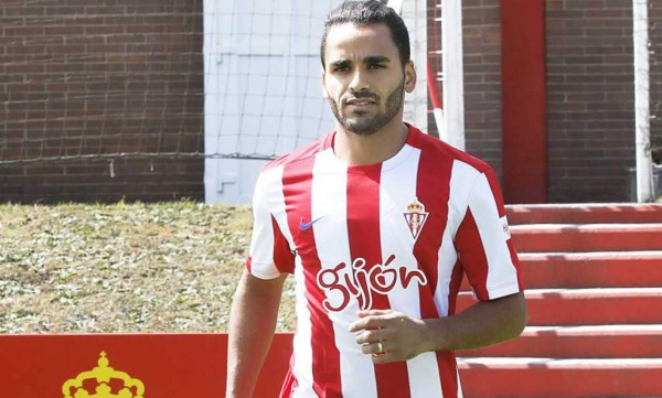 ¡Insólito! Douglas se lesiona mientras dormía en el autobús del Sporting de Gijón